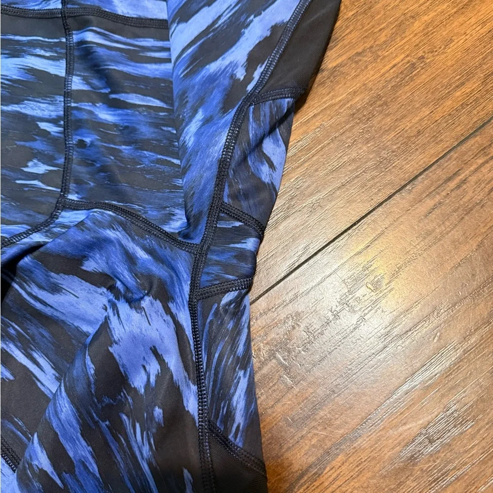 lululemon athletica Dynamic Blue and Black Patterned Leggings